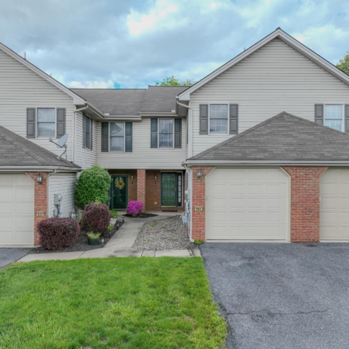 886 Woodridge Drive