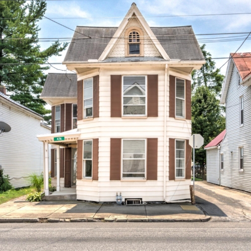 476 E E Queen Street