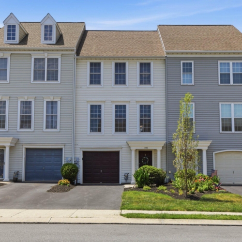 207 Lakeside Xing